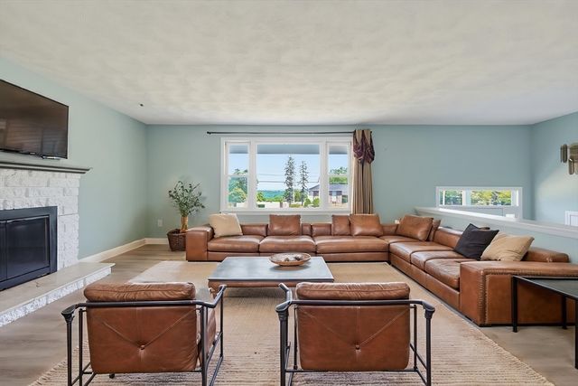 86 North Ave, Mendon, MA 01756