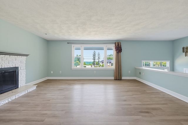 86 North Ave, Mendon, MA 01756