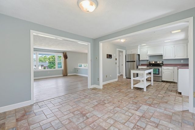 86 North Ave, Mendon, MA 01756