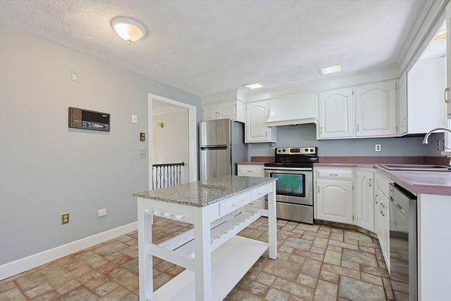 86 North Ave, Mendon, MA 01756