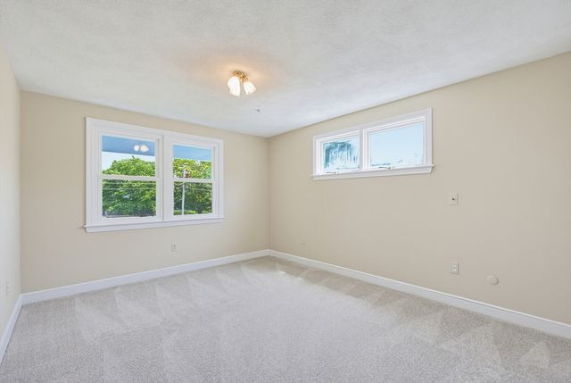 86 North Ave, Mendon, MA 01756