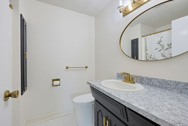86 North Ave, Mendon, MA 01756