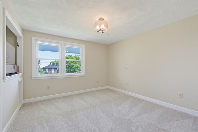 86 North Ave, Mendon, MA 01756