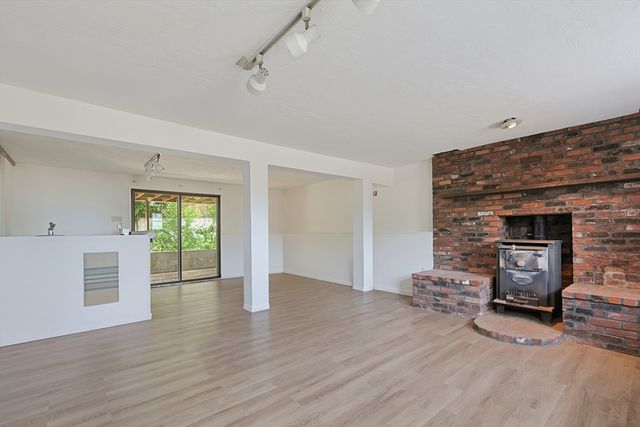 86 North Ave, Mendon, MA 01756