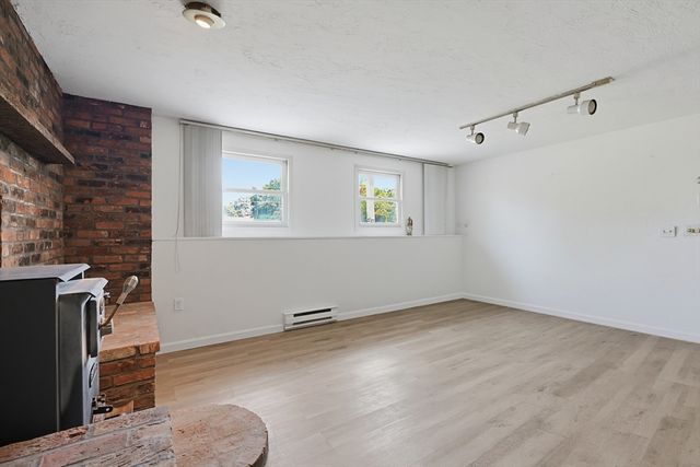 86 North Ave, Mendon, MA 01756