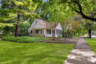 244 S Elmwood Drive, Aurora, IL 60506
