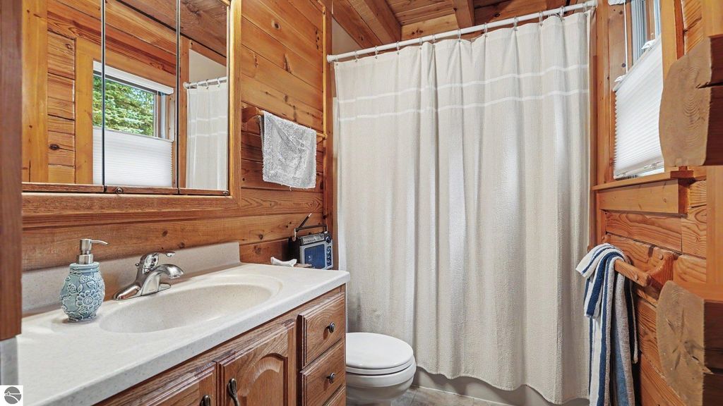 Image 12 of property listing at 5280 S East County Line Road, Shepherd, MI 48883