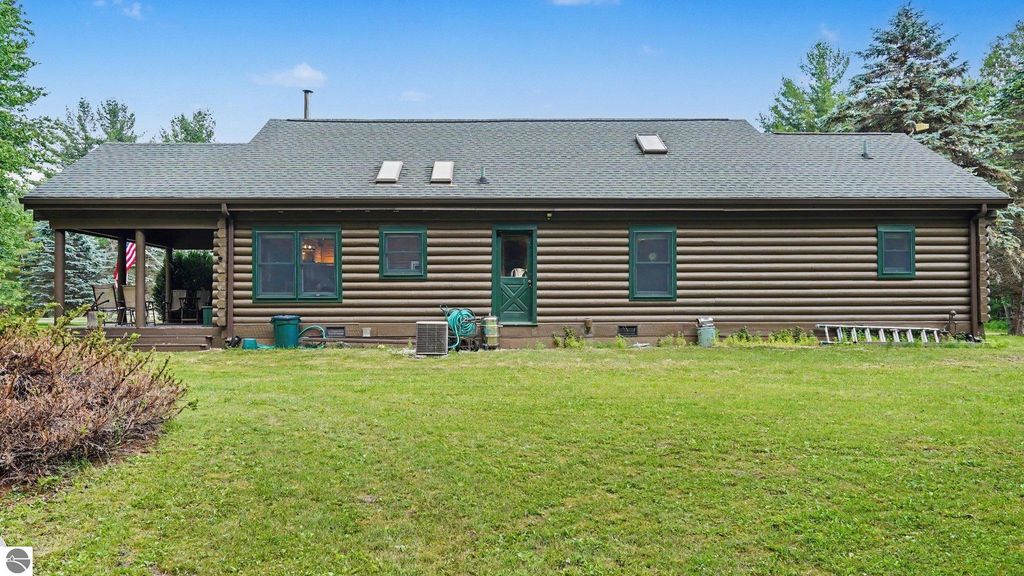 Image 22 of property listing at 5280 S East County Line Road, Shepherd, MI 48883