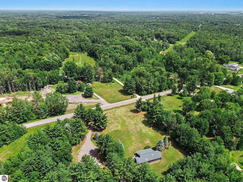 Image 25 of property listing at 5280 S East County Line Road, Shepherd, MI 48883