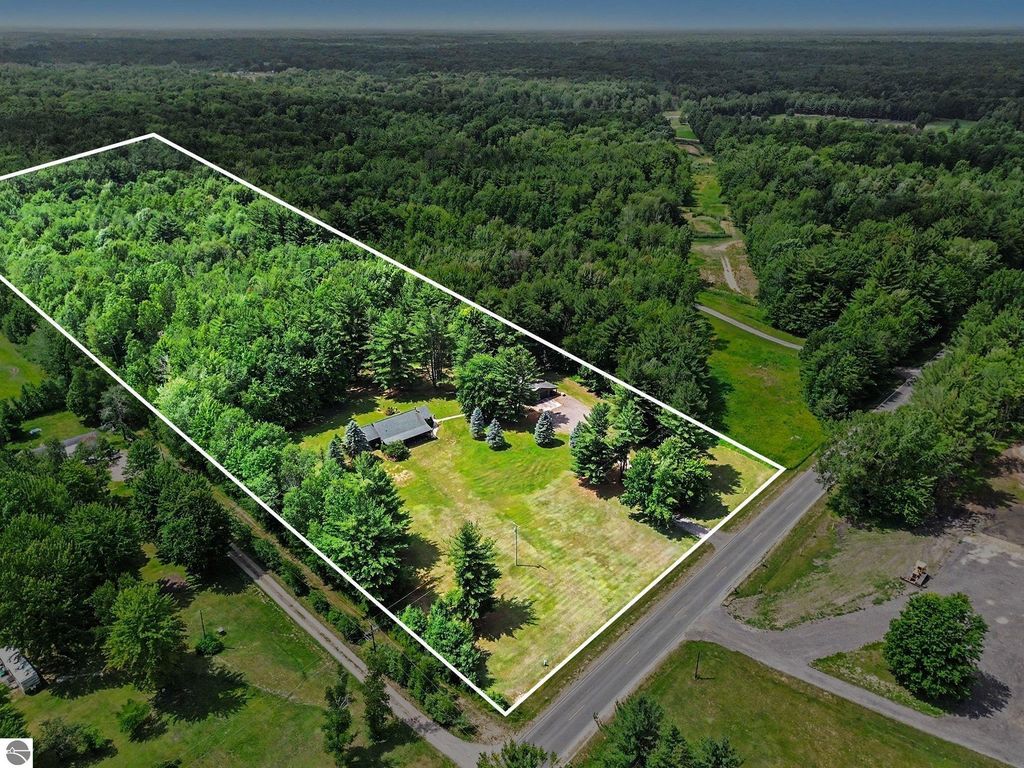 Image 27 of property listing at 5280 S East County Line Road, Shepherd, MI 48883