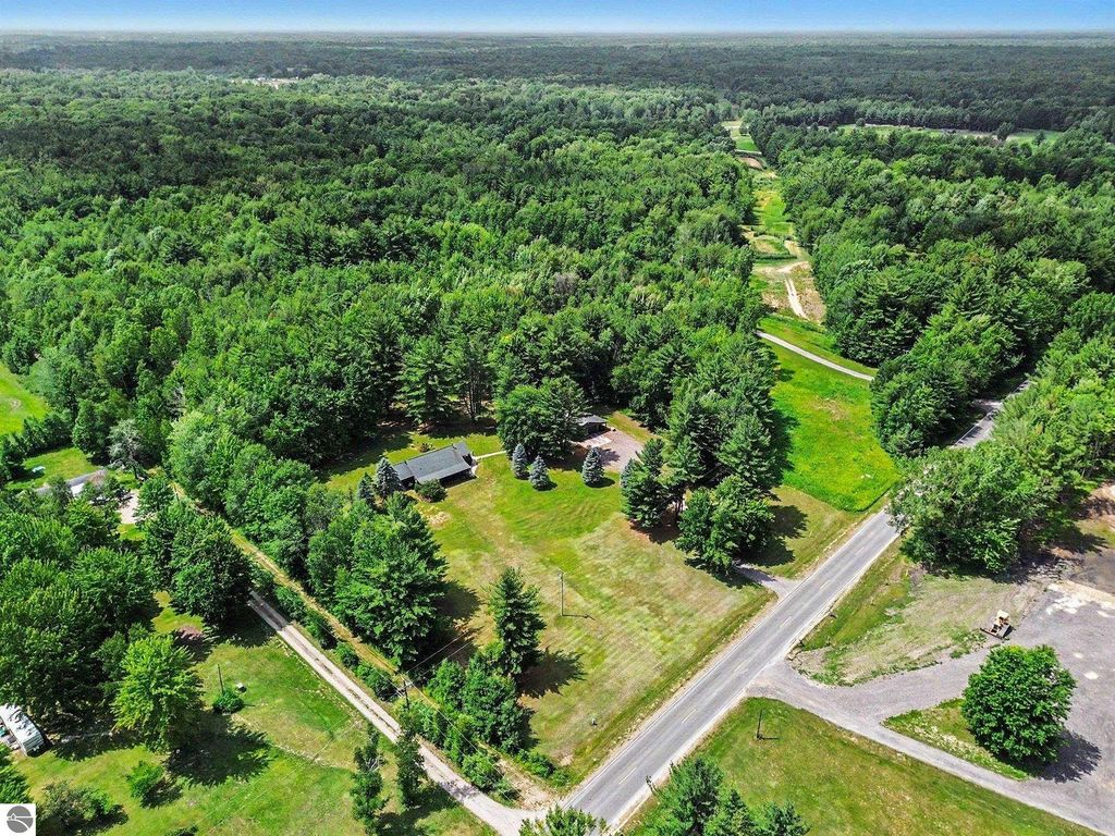 Image 28 of property listing at 5280 S East County Line Road, Shepherd, MI 48883