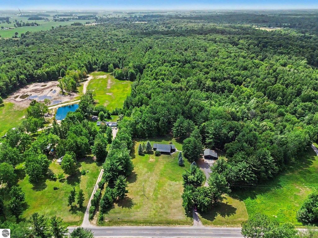 Image 29 of property listing at 5280 S East County Line Road, Shepherd, MI 48883