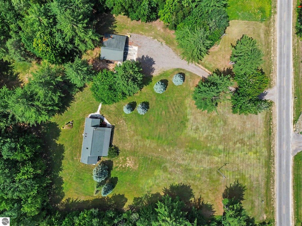 Image 31 of property listing at 5280 S East County Line Road, Shepherd, MI 48883