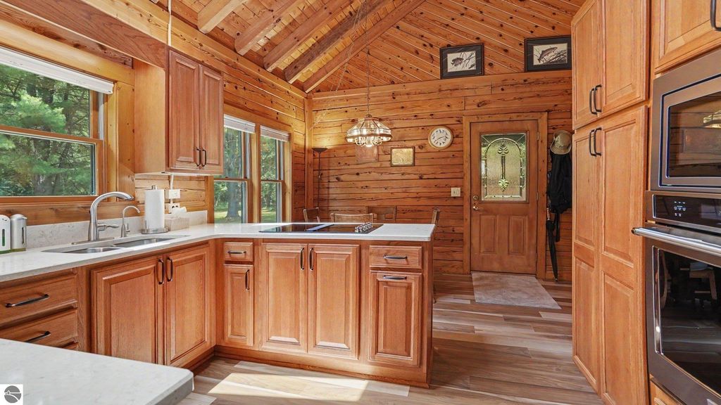 Image 4 of property listing at 5280 S East County Line Road, Shepherd, MI 48883