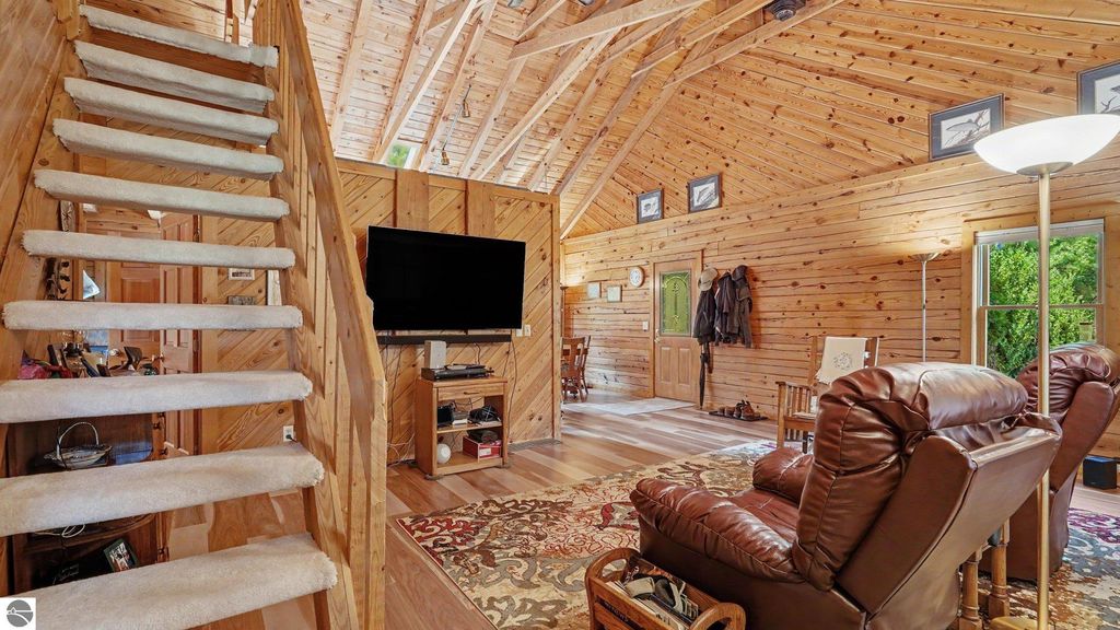 Image 7 of property listing at 5280 S East County Line Road, Shepherd, MI 48883