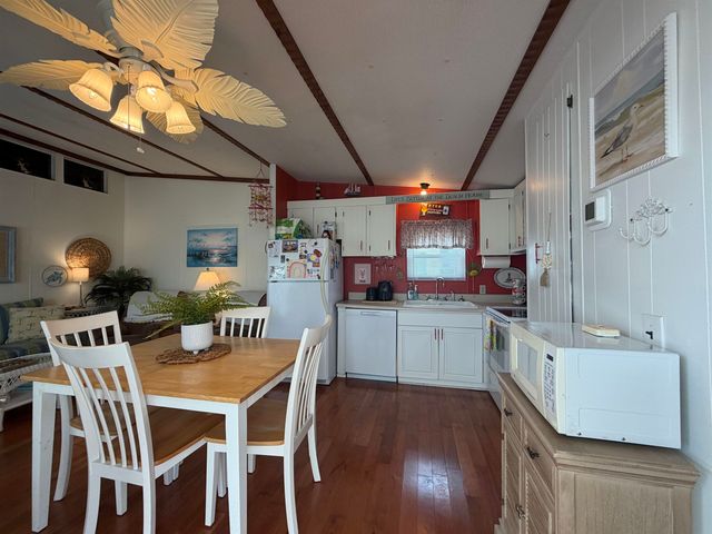 1722 Falcon, Surfside Beach, SC 29575