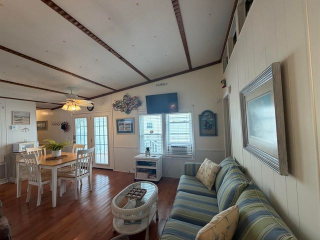 1722 Falcon, Surfside Beach, SC 29575