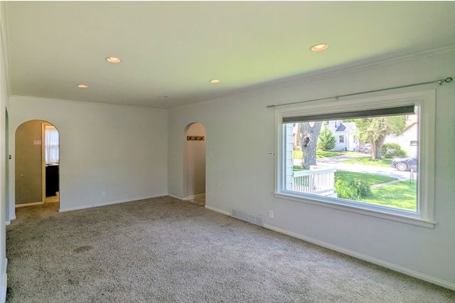 5804 College Avenue, Des Moines, IA 50322
