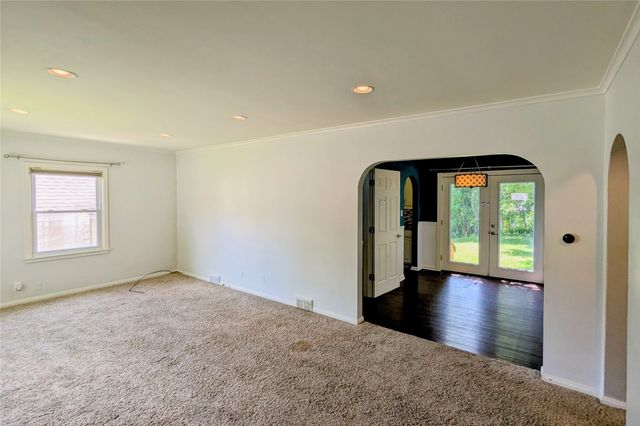 5804 College Avenue, Des Moines, IA 50322