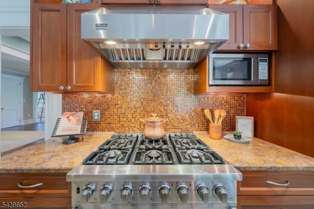 15 Brunswick Road, Montclair Twp., NJ 07042