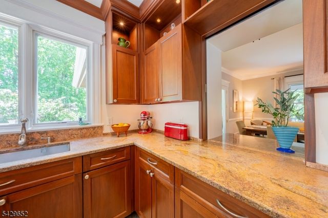 15 Brunswick Road, Montclair Twp., NJ 07042
