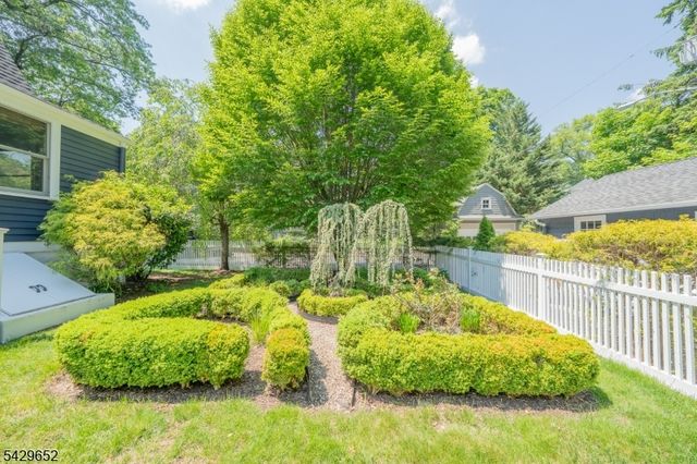 15 Brunswick Road, Montclair Twp., NJ 07042