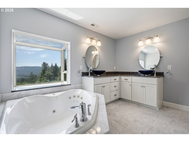 251 BEASLEY Rd, Kelso, WA 98626