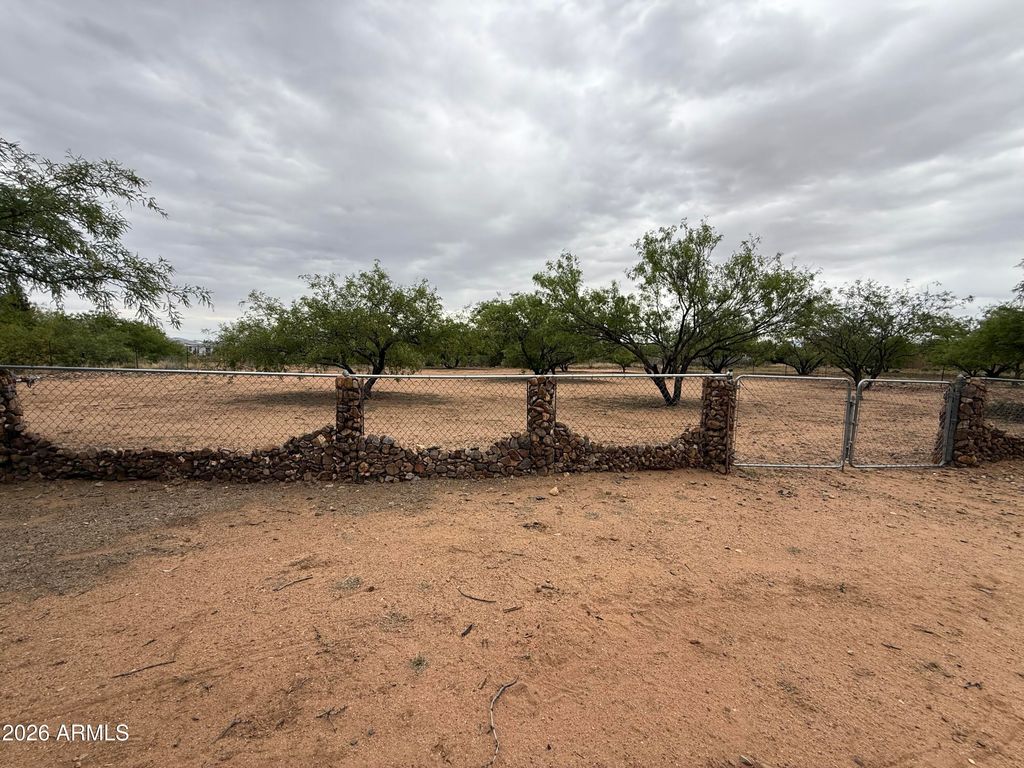 Image 21 of property listing at 5665 S MESQUITE TREE Lane, Hereford, AZ 85615