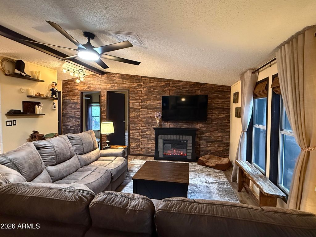 Image 3 of property listing at 5665 S MESQUITE TREE Lane, Hereford, AZ 85615