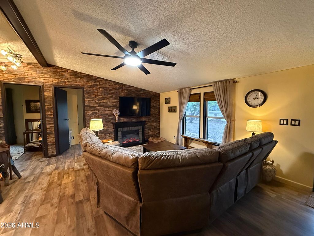 Image 4 of property listing at 5665 S MESQUITE TREE Lane, Hereford, AZ 85615