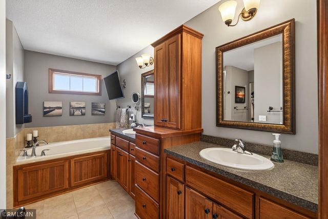 10406 Florida Avenue N, Brooklyn Park, MN 55445