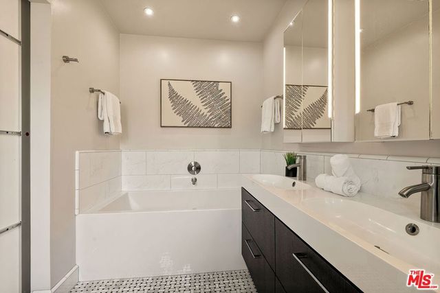 5623 Beck Avenue, North Hollywood, CA 91601