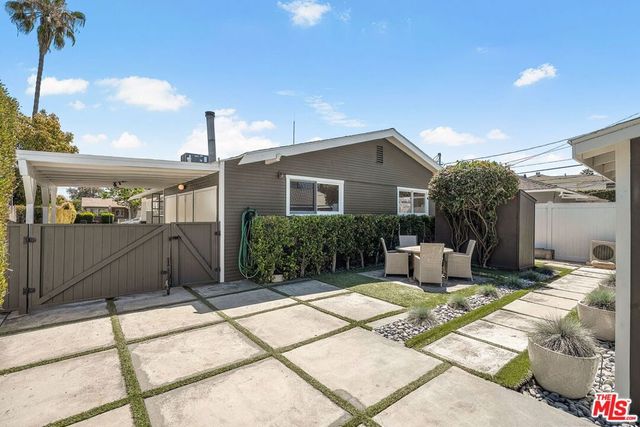 5623 Beck Avenue, North Hollywood, CA 91601