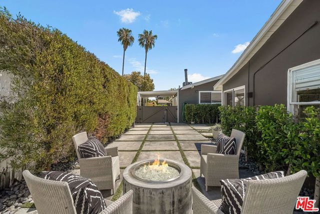 5623 Beck Avenue, North Hollywood, CA 91601