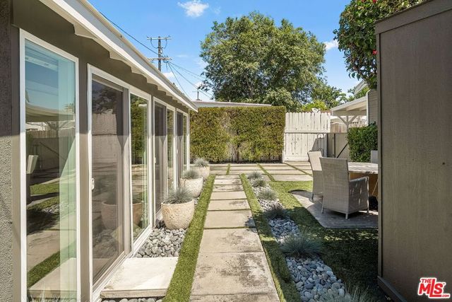 5623 Beck Avenue, North Hollywood, CA 91601