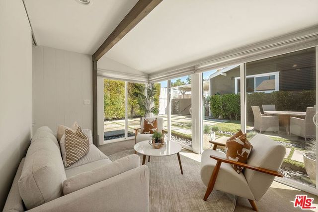 5623 Beck Avenue, North Hollywood, CA 91601