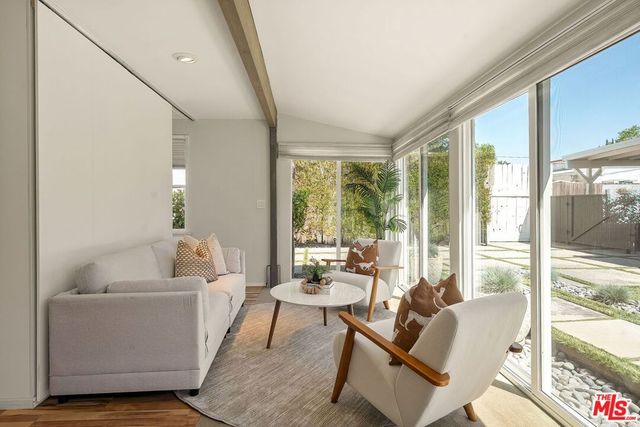 5623 Beck Avenue, North Hollywood, CA 91601