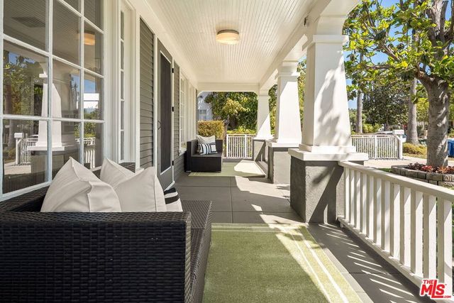 5623 Beck Avenue, North Hollywood, CA 91601