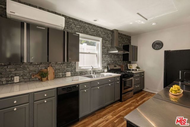 5623 Beck Avenue, North Hollywood, CA 91601