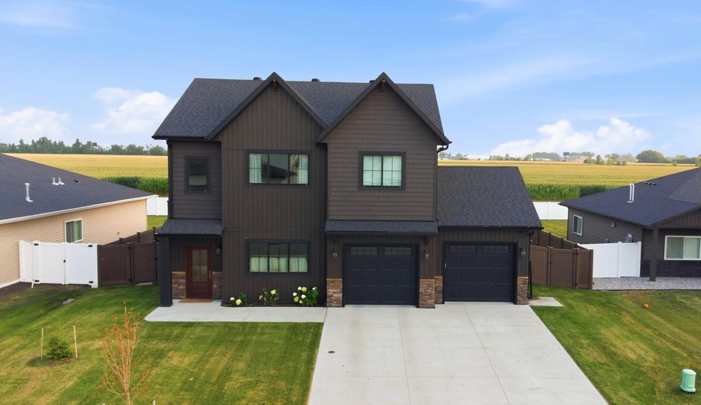 4335 23rd Avenue S, Moorhead, MN 56560