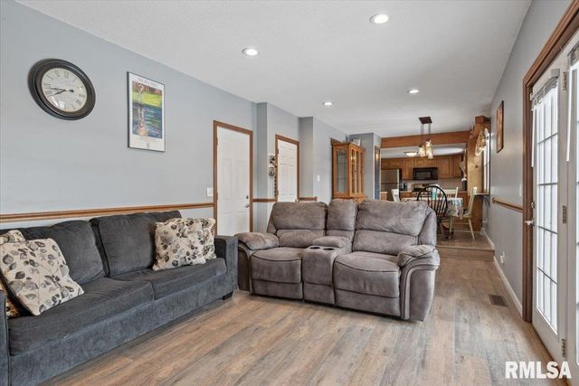 3304 Ellendale Drive, Springfield, IL 62704