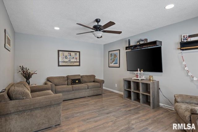 3304 Ellendale Drive, Springfield, IL 62704