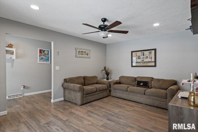 3304 Ellendale Drive, Springfield, IL 62704