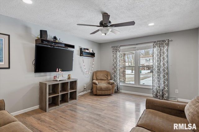 3304 Ellendale Drive, Springfield, IL 62704