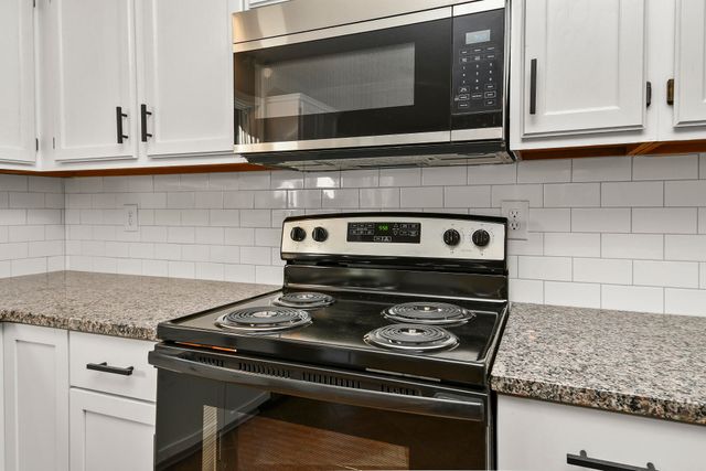 600 S 10th Avenue, Ozark, MO 65721