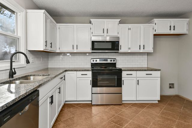 600 S 10th Avenue, Ozark, MO 65721