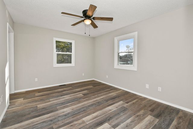 600 S 10th Avenue, Ozark, MO 65721