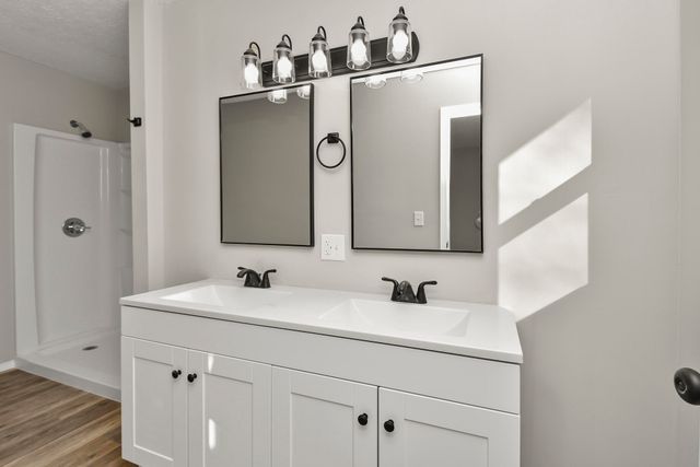 600 S 10th Avenue, Ozark, MO 65721