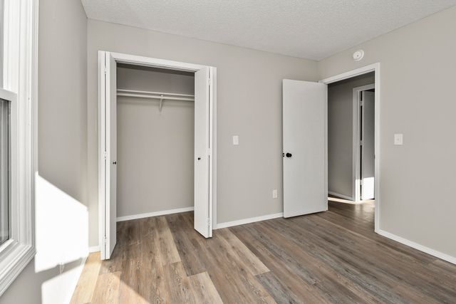 600 S 10th Avenue, Ozark, MO 65721