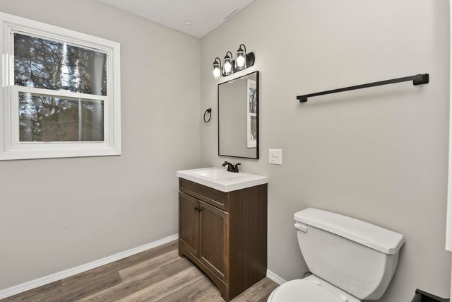 600 S 10th Avenue, Ozark, MO 65721